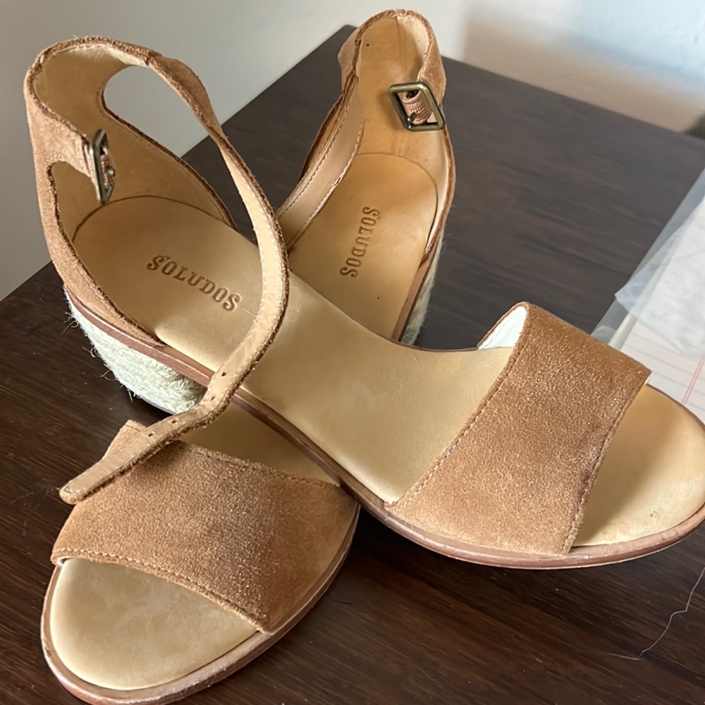 NIB woven block heel sandal